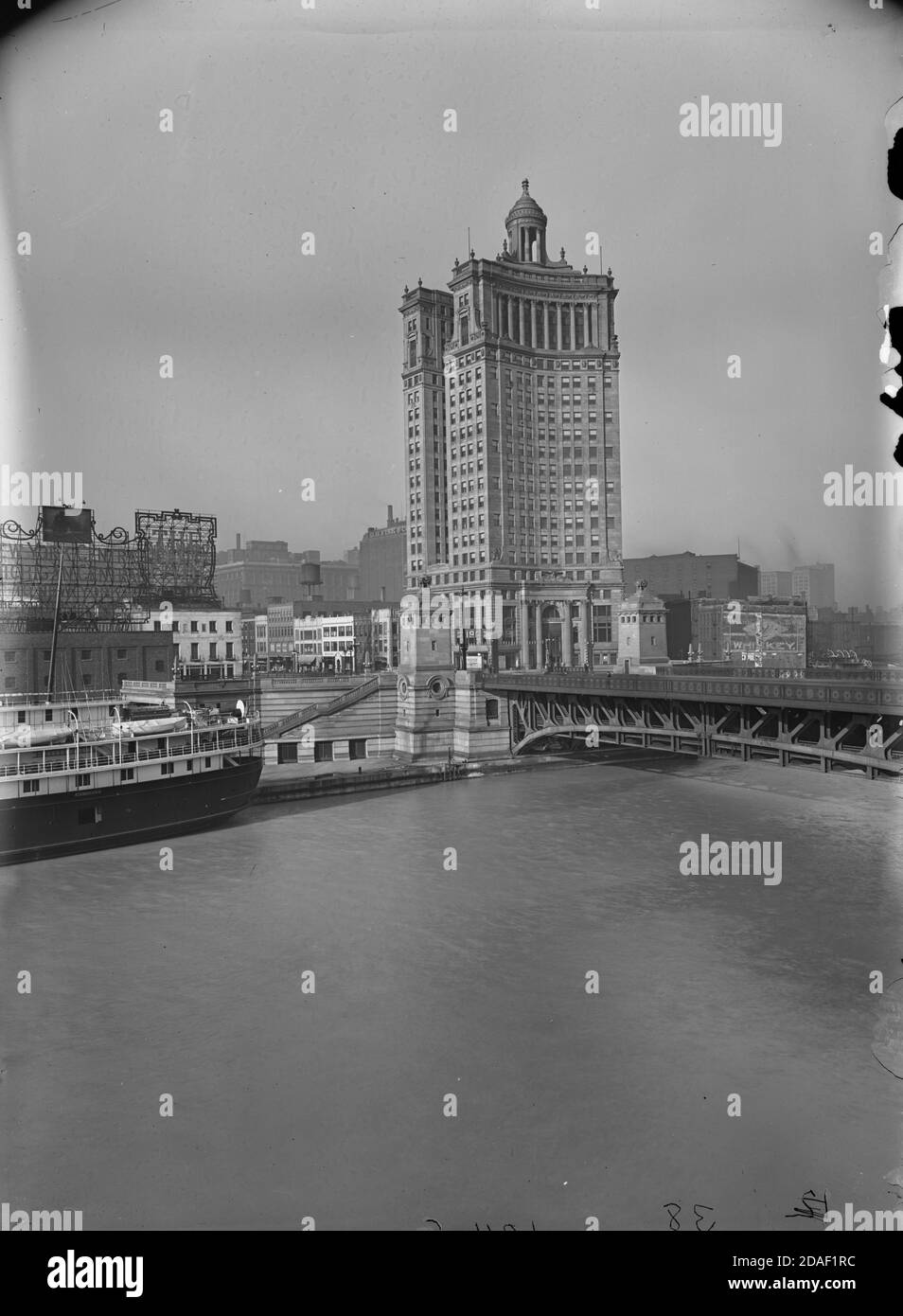 London Guarantee Building, architect Alfred Alschuler, at 360 North Michigan Avenue, Chicago, Illinois, circa 1926, circa 1923-1936. Stock Photo