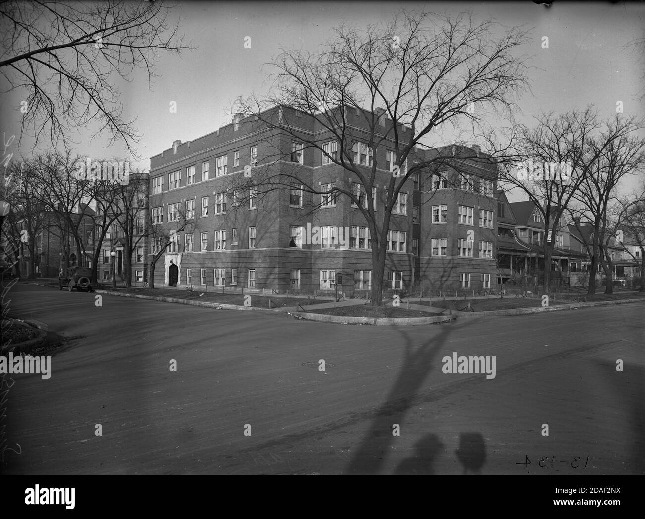 Exterior of apartment building at Sunnyside Avenue and Hermitage Avenue, architect Koenigsberg and Weisfeld, circa 1923-1936. Stock Photo