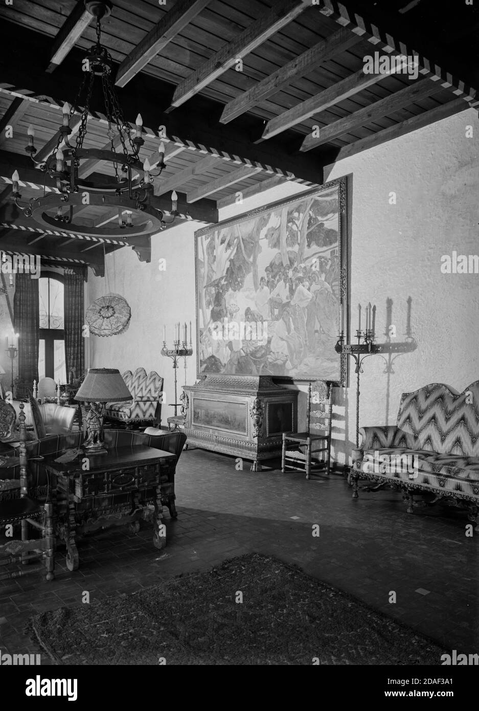 View of the lounge in the Vista del Lago on 1630 Sheridan Road, architect Thielbar and Fugard, in Wilmette, Illinois, circa 1923-1936. Stock Photo