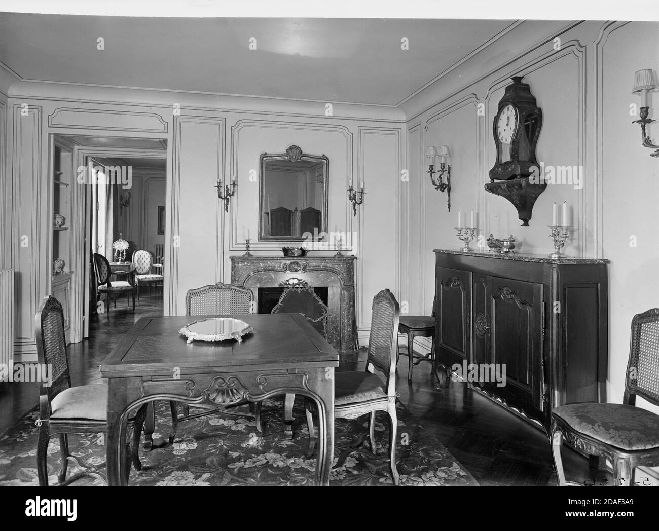 View of the dining room to the music room in the  DH Burnham residence, architect D.H. Burnham, in Winnetka, Illinois, circa 1923-1936. Stock Photo