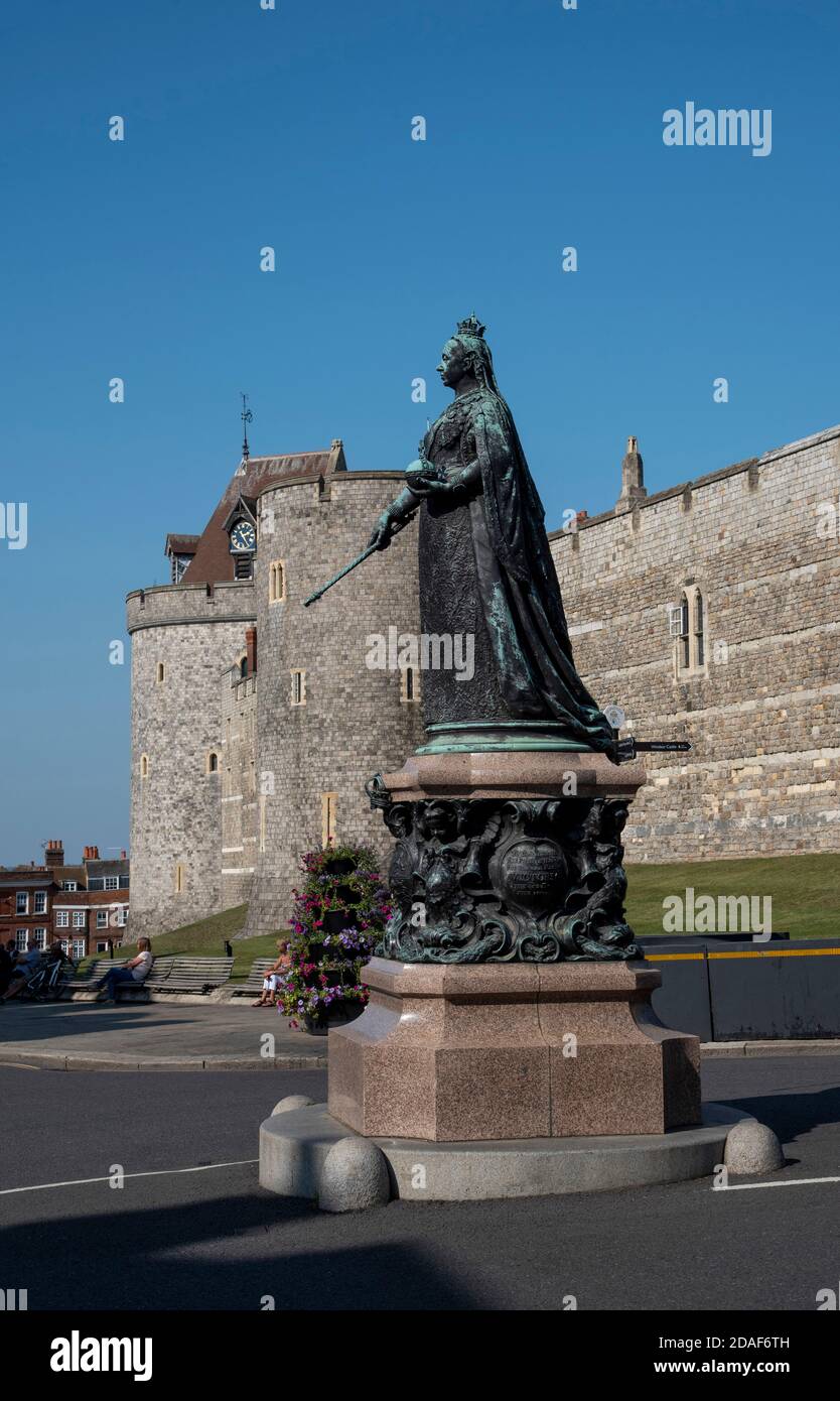 Windsor, Berkshire, England, UK. 2020. A bronze statue of Queen Victoria on a red granite plinth to mark her Golden Jubilee in 1887 on Castle Hill. Stock Photo