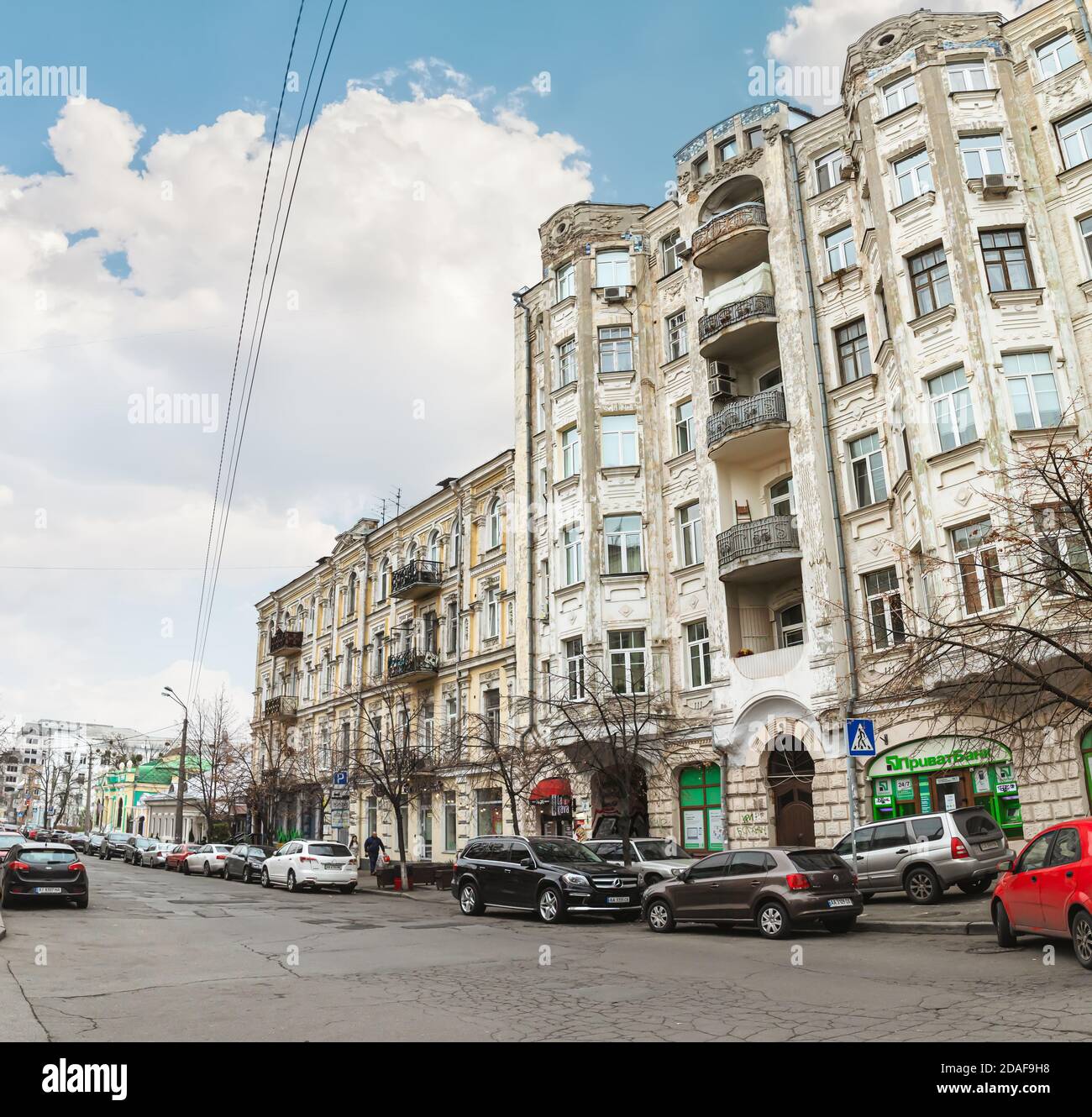 KYIV, UKRAINE - Nov. 16, 2019: Streets and buildings of old Kyiv ...