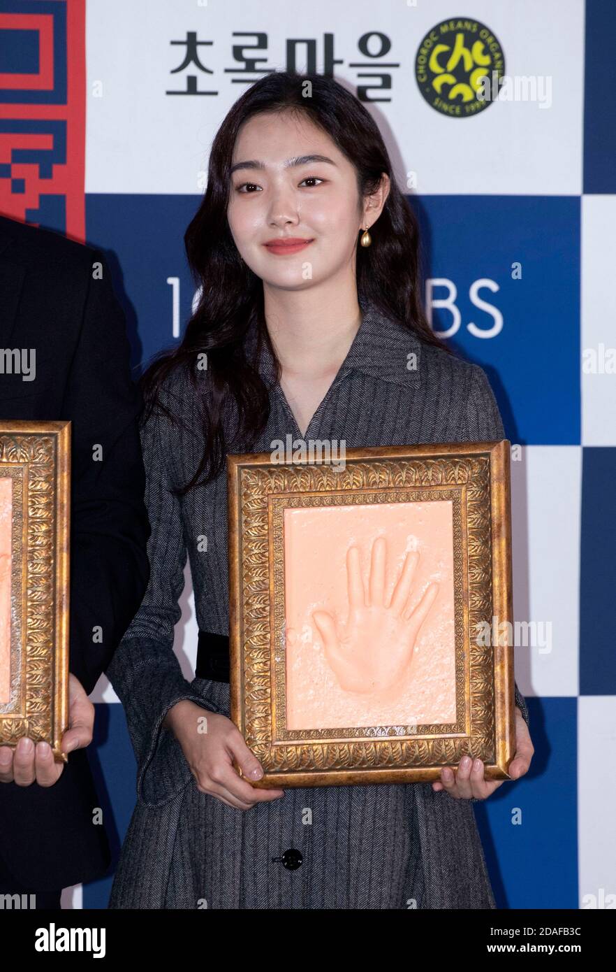 Seoul, South Korea. 12th Nov, 2020. South Korean actress Kim Hye-jun, attend a hands printing event for the '41st Blue Dragon Film Awards' at CGV Cinema in Seoul, South Korea on November 12, 2020. (Photo by: Lee Young-ho/Sipa USA) Credit: Sipa USA/Alamy Live News Stock Photo