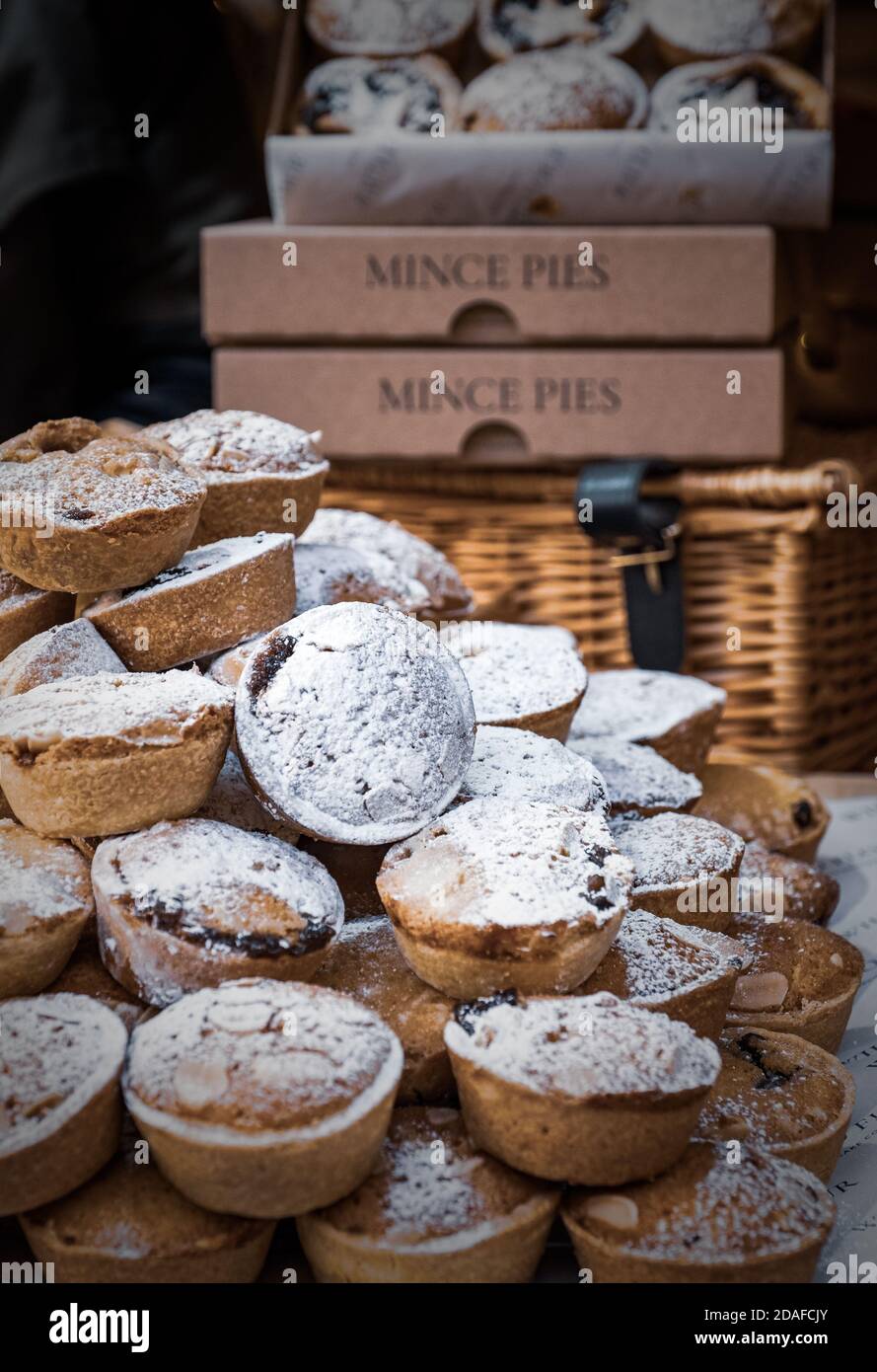 Sugar coated mince pies hi-res stock photography and images - Alamy