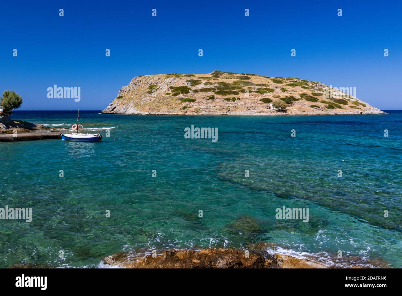 A small Greek fishing village and offshore island with crystal clear ocean (Mochlos, Crete) Stock Photo