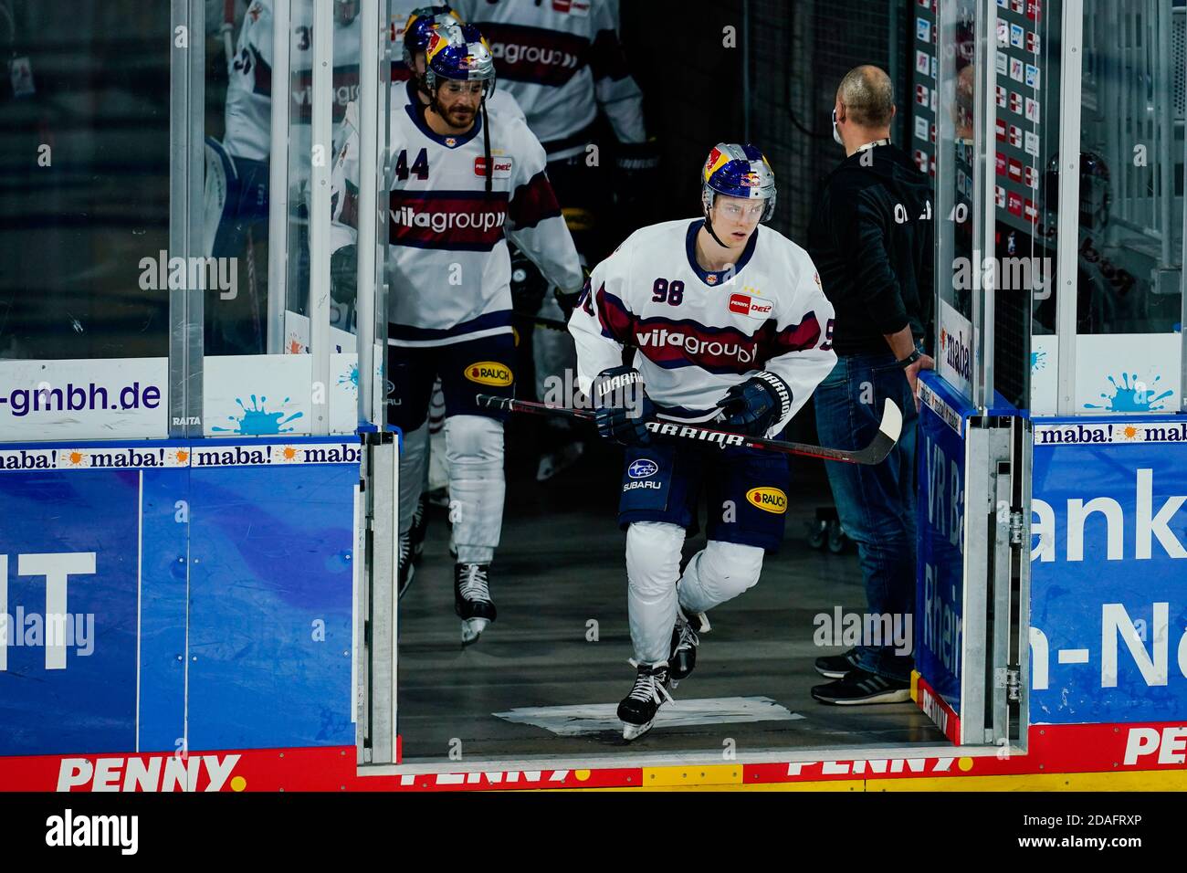 Mannheim, Germany. 12th Nov, 2020. Ice hockey: Magenta Sport Cup, Adler Mannheim - EHC Red Bull Munich, preliminary round, Group B, 1st day of play, SAP Arena. Munich's Bastian Eckl (in front) enters the ice rink with teammates. Credit: Uwe Anspach/dpa/Alamy Live News Stock Photo