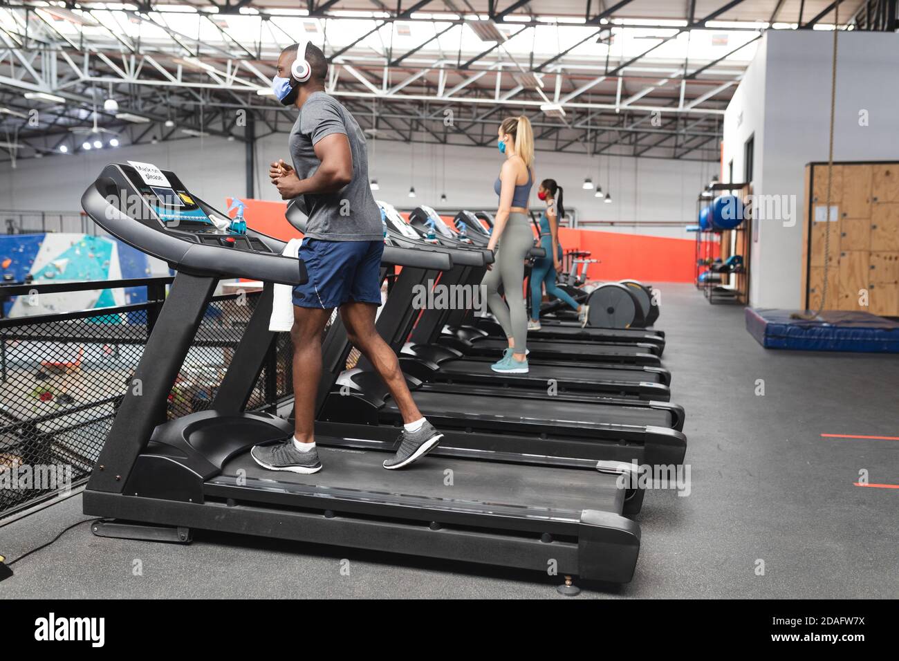 Doing cardio hires stock photography and images Alamy