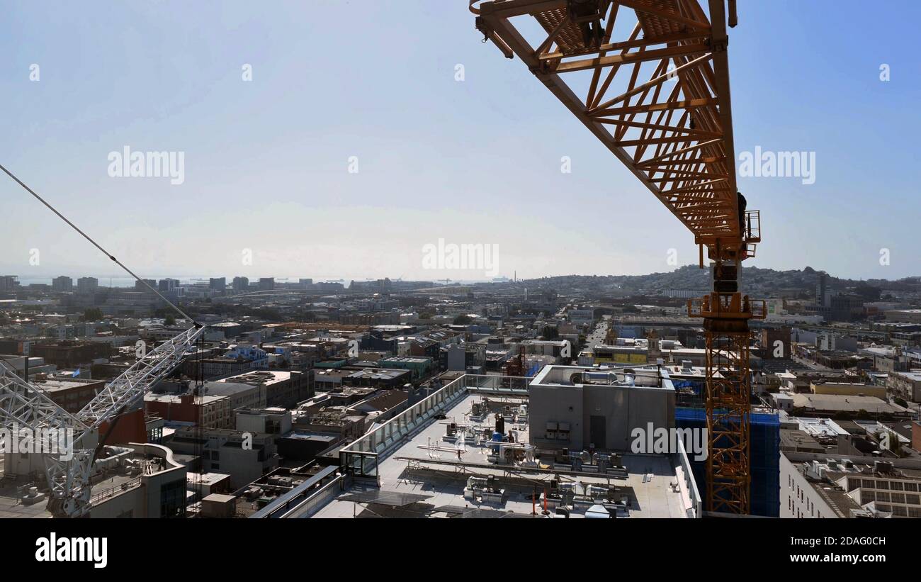 Crane lift hi-res stock photography and images - Alamy