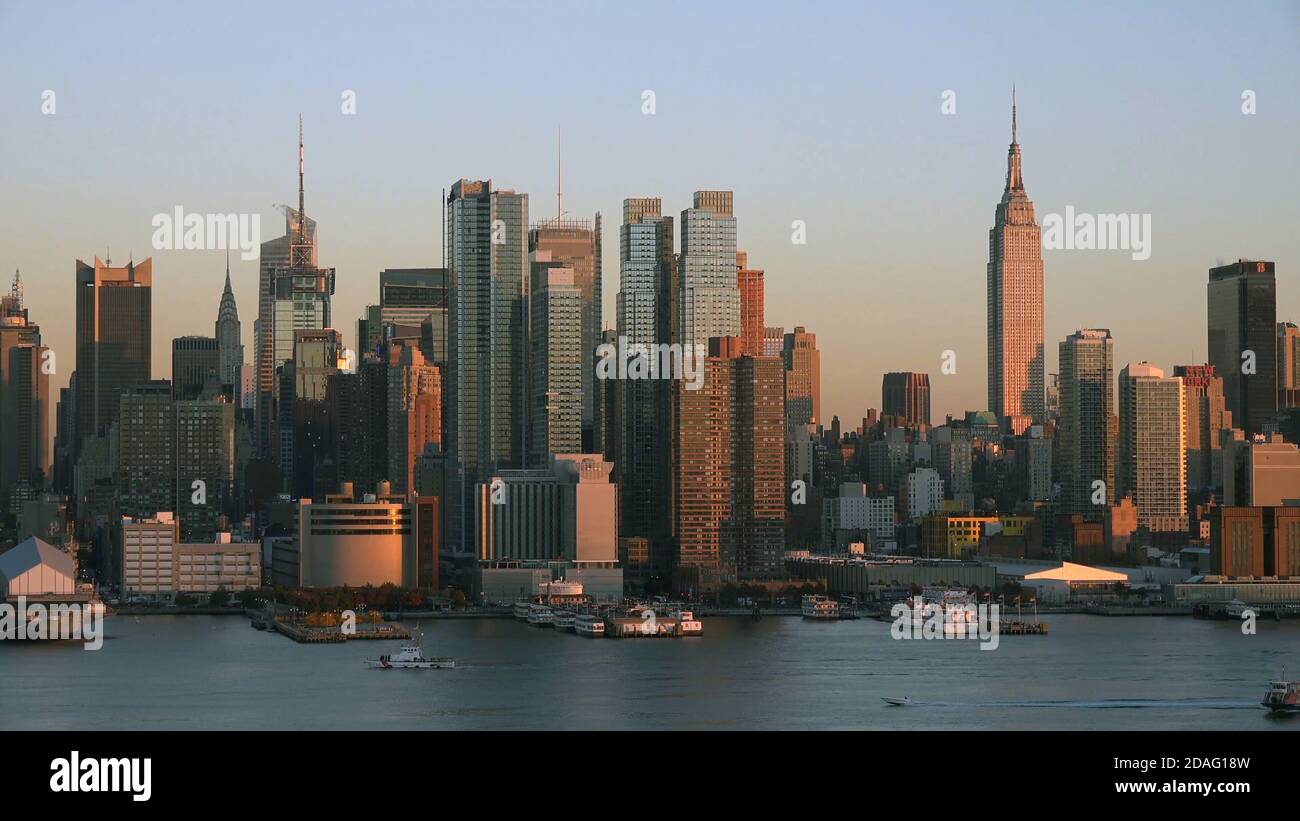 Sunrise over midtown manhattan hi-res stock photography and images - Alamy
