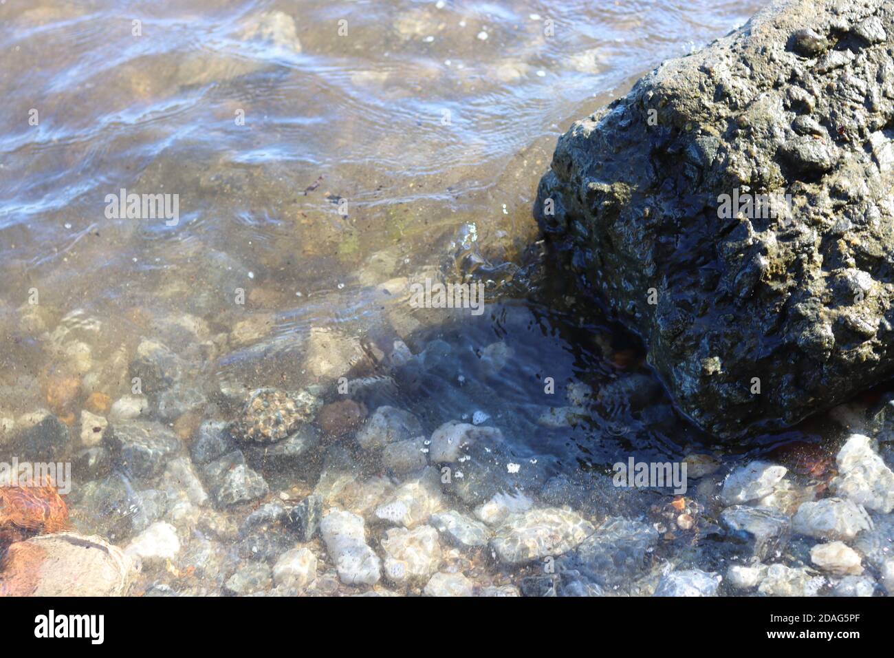 Stones underwater hi-res stock photography and images - Alamy
