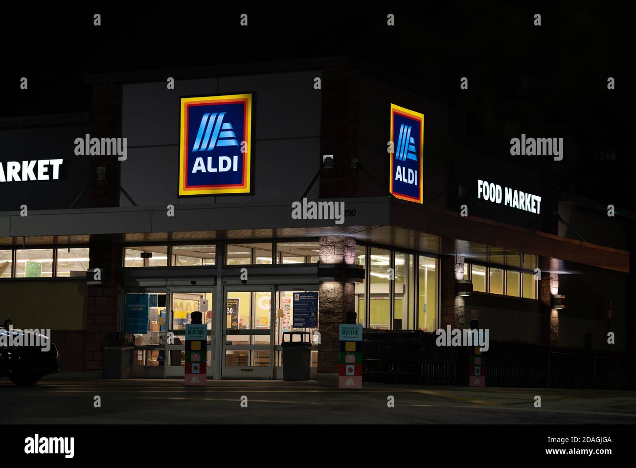 Aldi supermarket night hires stock photography and images Alamy