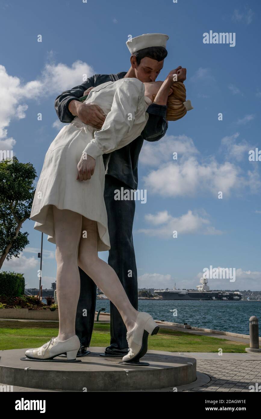 Sailor and nurse kissing statue hires stock photography and images Alamy