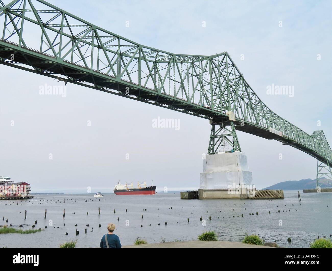 Astoria-Megler Bridge, a steel cantilever through truss bridge spanning the Columbia River between Astoria, Oregon and Washington State Stock Photo