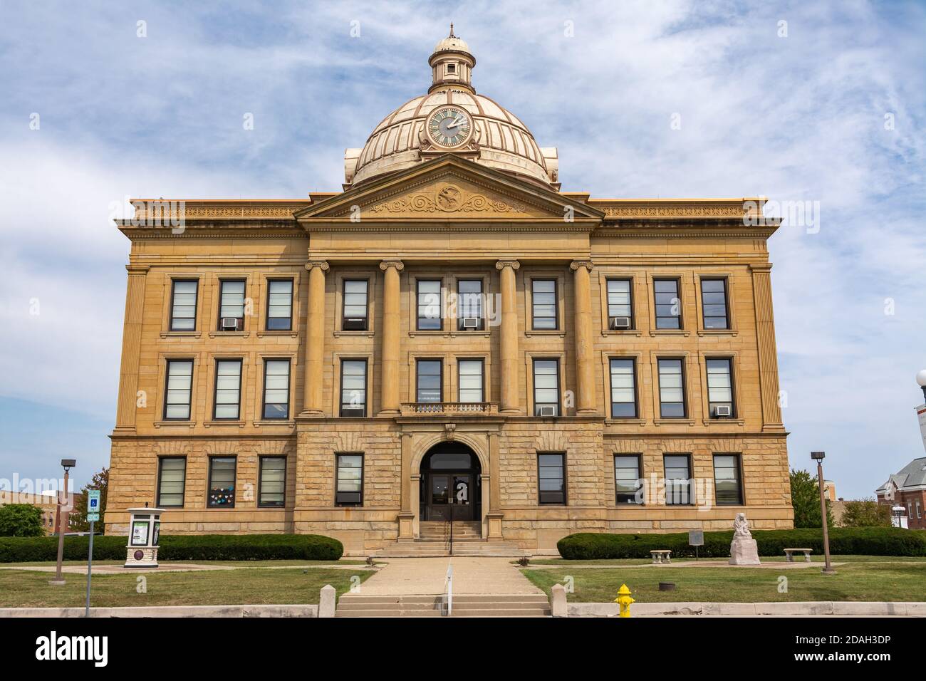 The Logan County Courthouse with blue skies and clouds in the background.  Lincoln, Illinois, USA Stock Photo