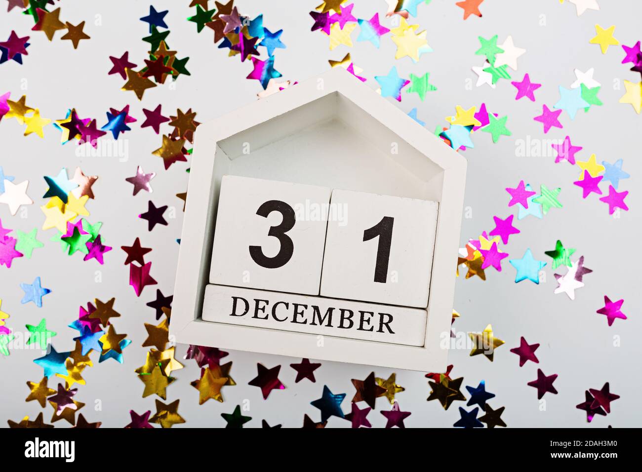 31 December calendar and colorful confetti on white. Happy new year 2021 background. Flat lay, top view, mockup, overhead. Winter holiday celebration Stock Photo - Alamy