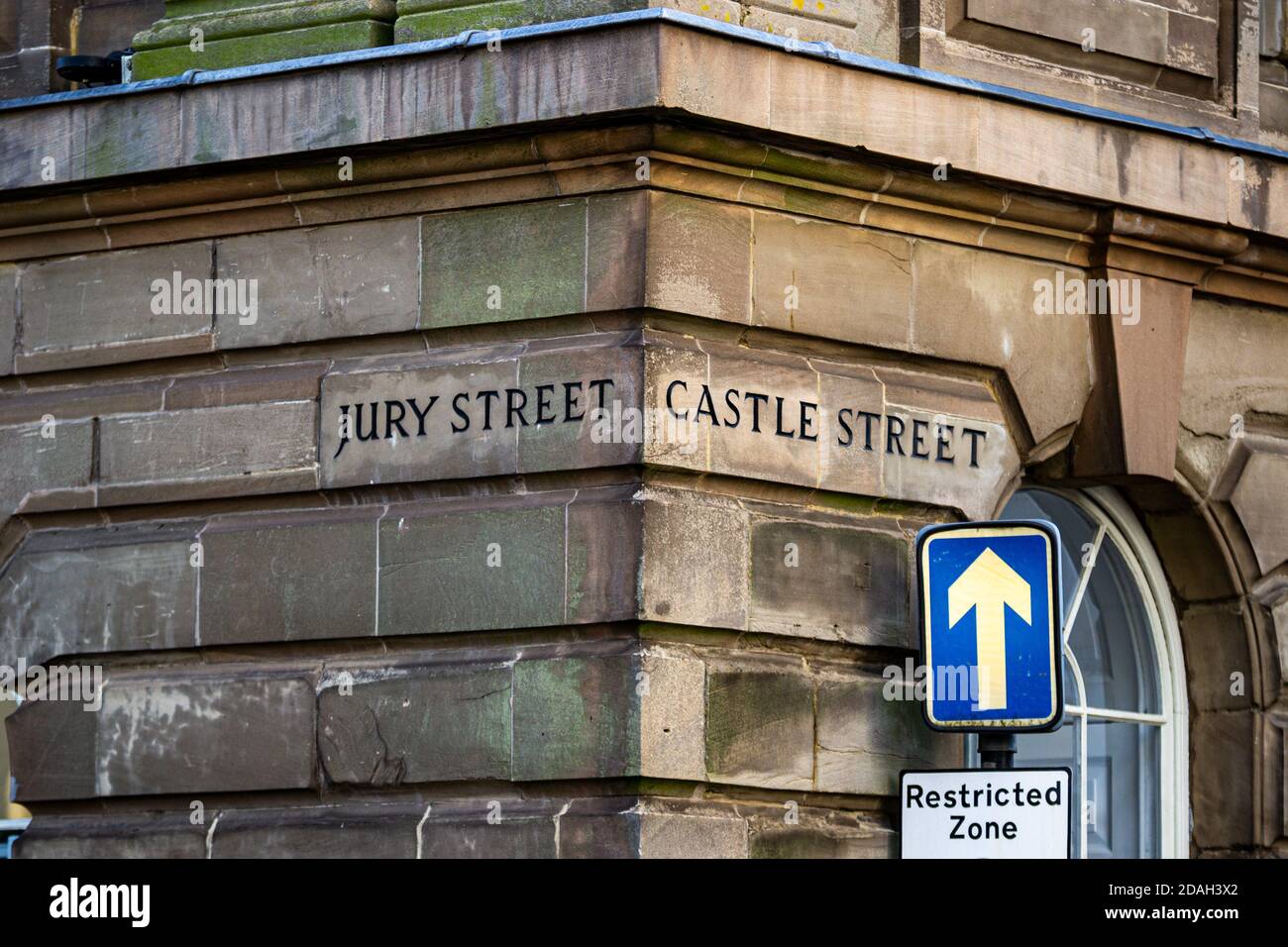 Corner of Jury Street and Castle Street in Warwick. Roads signs carved into stone brickwork Stock Photo