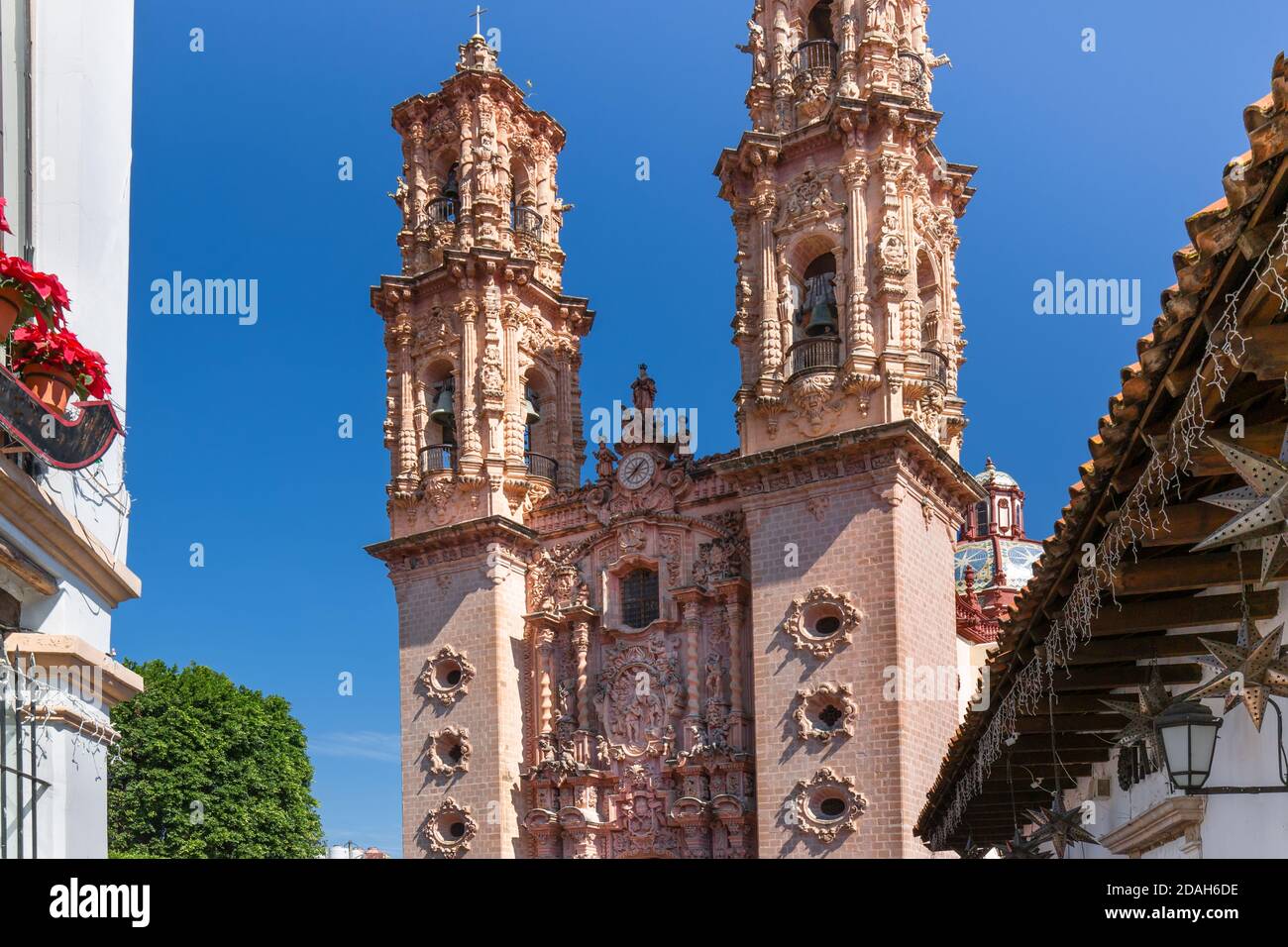View of Church of Santa Prisca de Taxco (The Parroquia de Santa Prisca ...