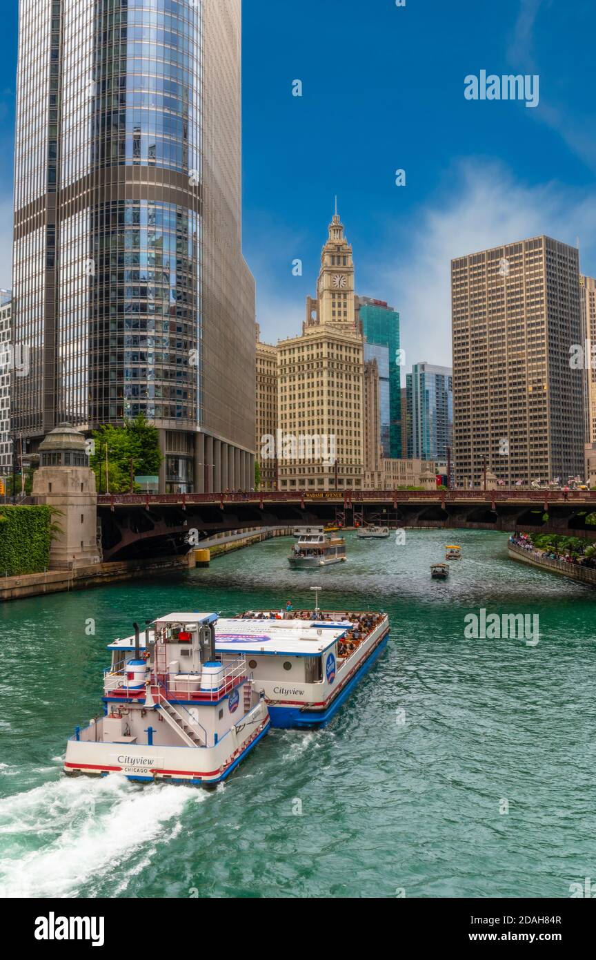 architecture cruise boat on the Chicago River Stock Photo