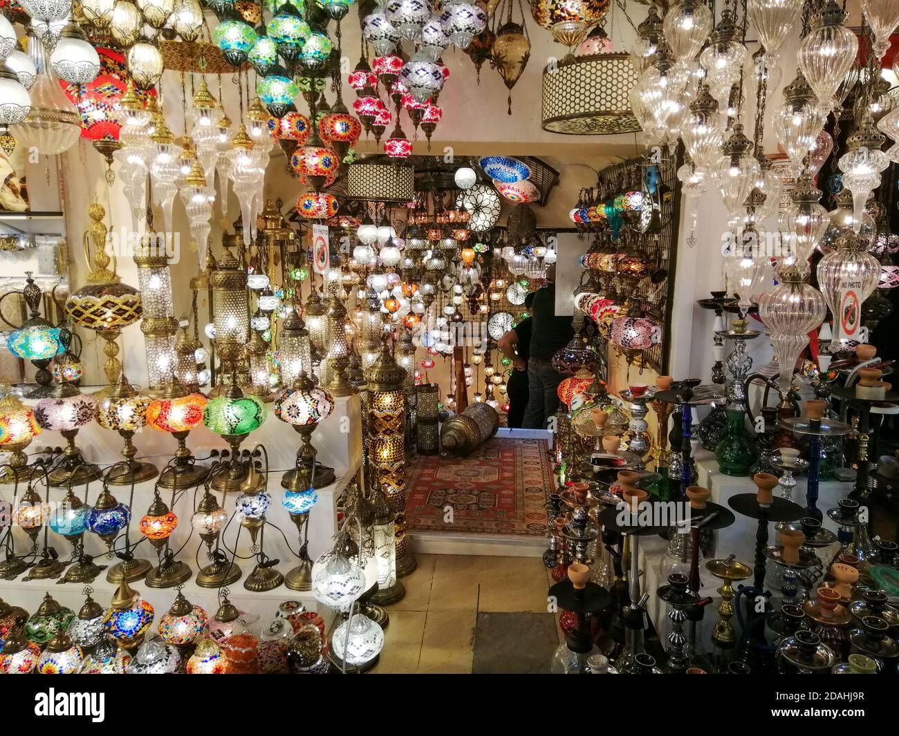 Traditional turkish lamp store hi-res stock photography and images - Alamy