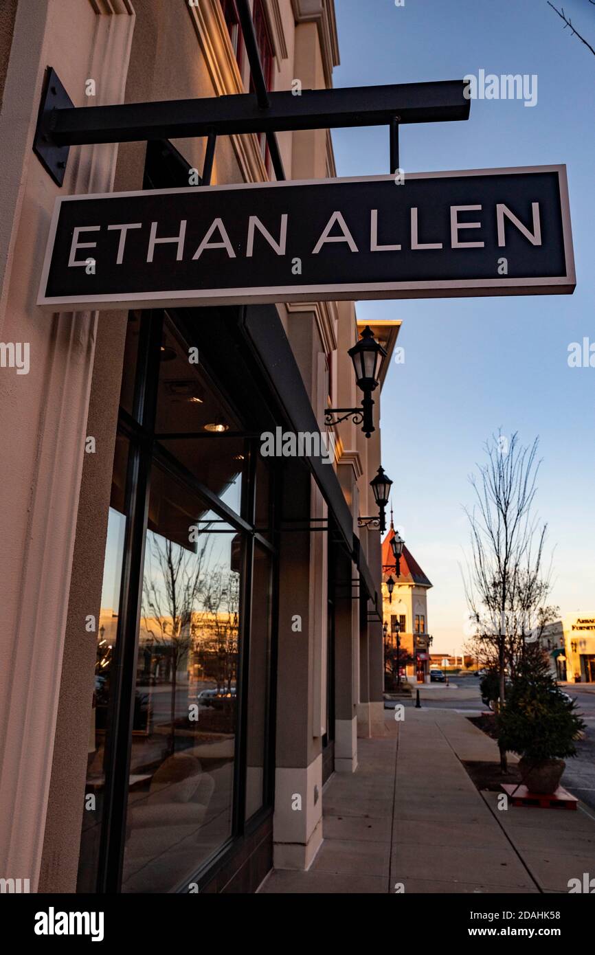 happy man看板（Ethan Allen ） オープンサイン Ethan allen logo hi-res stock photography and images - Alamy