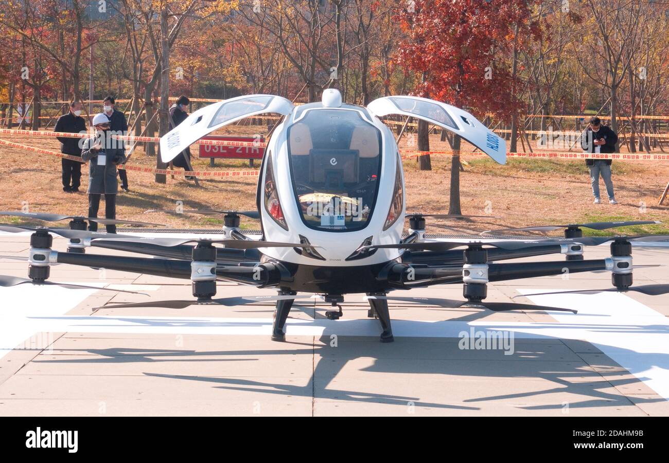 Drone Traffic, Nov 11, 2020 : An EHang all-electric Vertical Takeoff ...