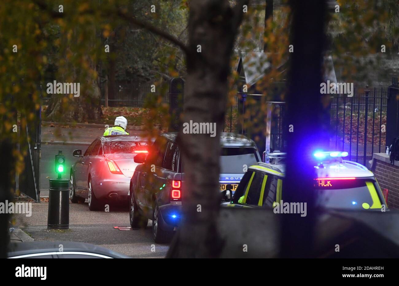 a-convoy-of-cars-leaves-the-back-of-downing-street-london-stock-photo