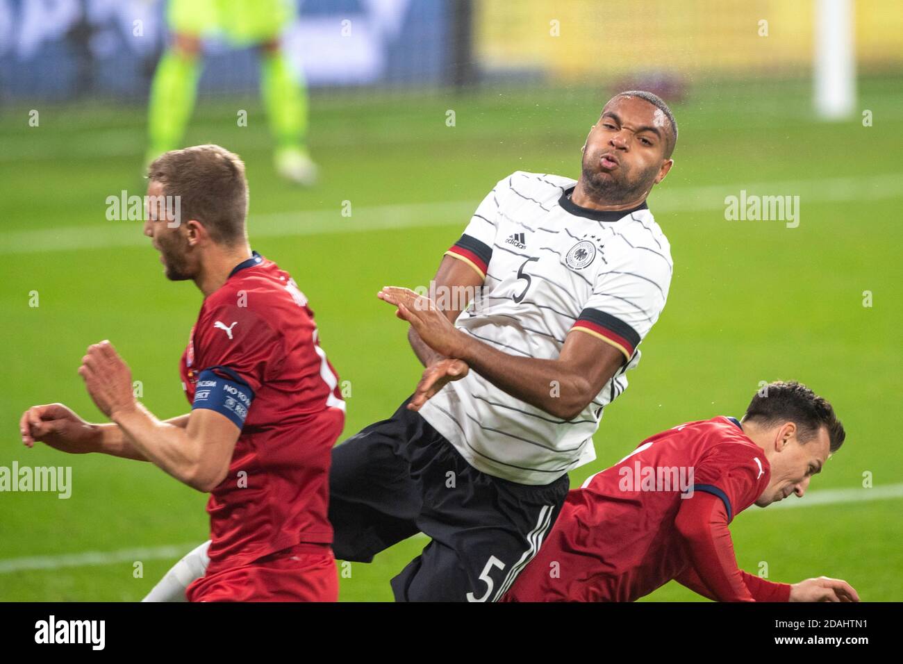 Leipzig, Deutschland. 11th Nov, 2020. Jonathan TAH (middle, GER) prevails against Tomas SOUCEK (left, CZE) and Vladimir DARIDA (CZE), action, fight for the ball, football Laenderspiel, friendly game, Germany (GER) - Czech Republic (CZE) 1 : 0, on 11/11/2020 in Leipzig/Germany. ¬ | usage worldwide Credit: dpa/Alamy Live News Stock Photo