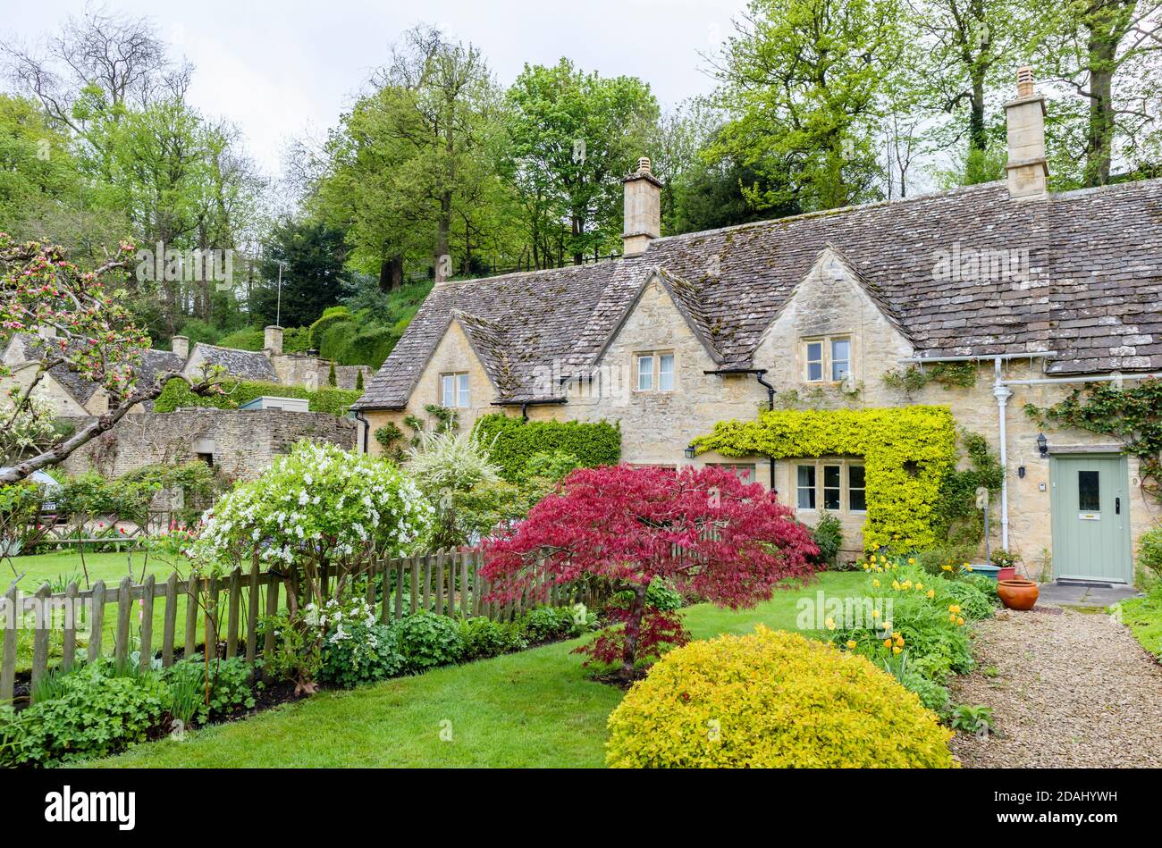 Cottage gardens bibury cotswolds gloucestershire hires stock