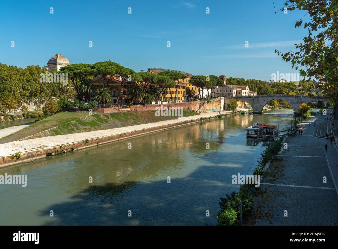 View of the Tiber Island with the Synagogue, the Cestio Bridge and the Tempio Maggiore Stock Photo