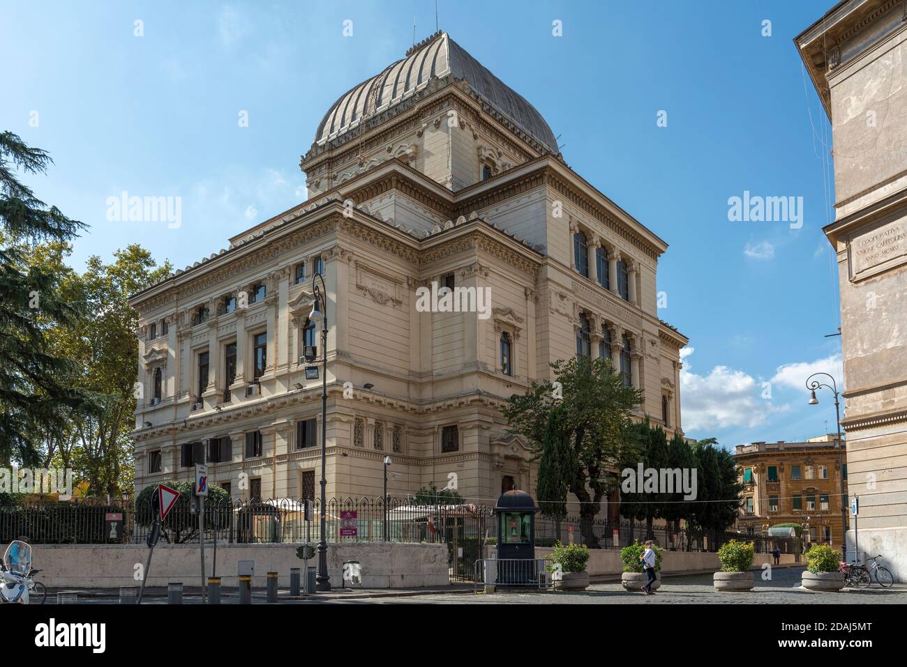 The Great temple of Rome is the synagogue in Rome in the Jewish ghetto. Rome, Lazio, Italy, Europe Stock Photo