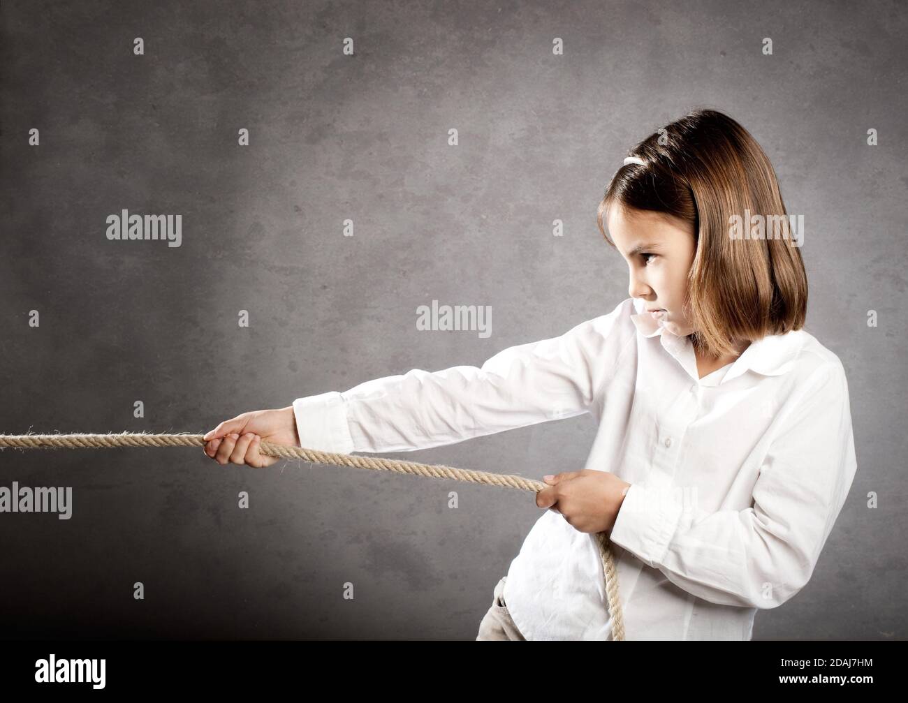 Девочка на уроке. Девочка с веревочками. Девочка тянет. Девочка тянет руку в школе. Связанные девчонки.