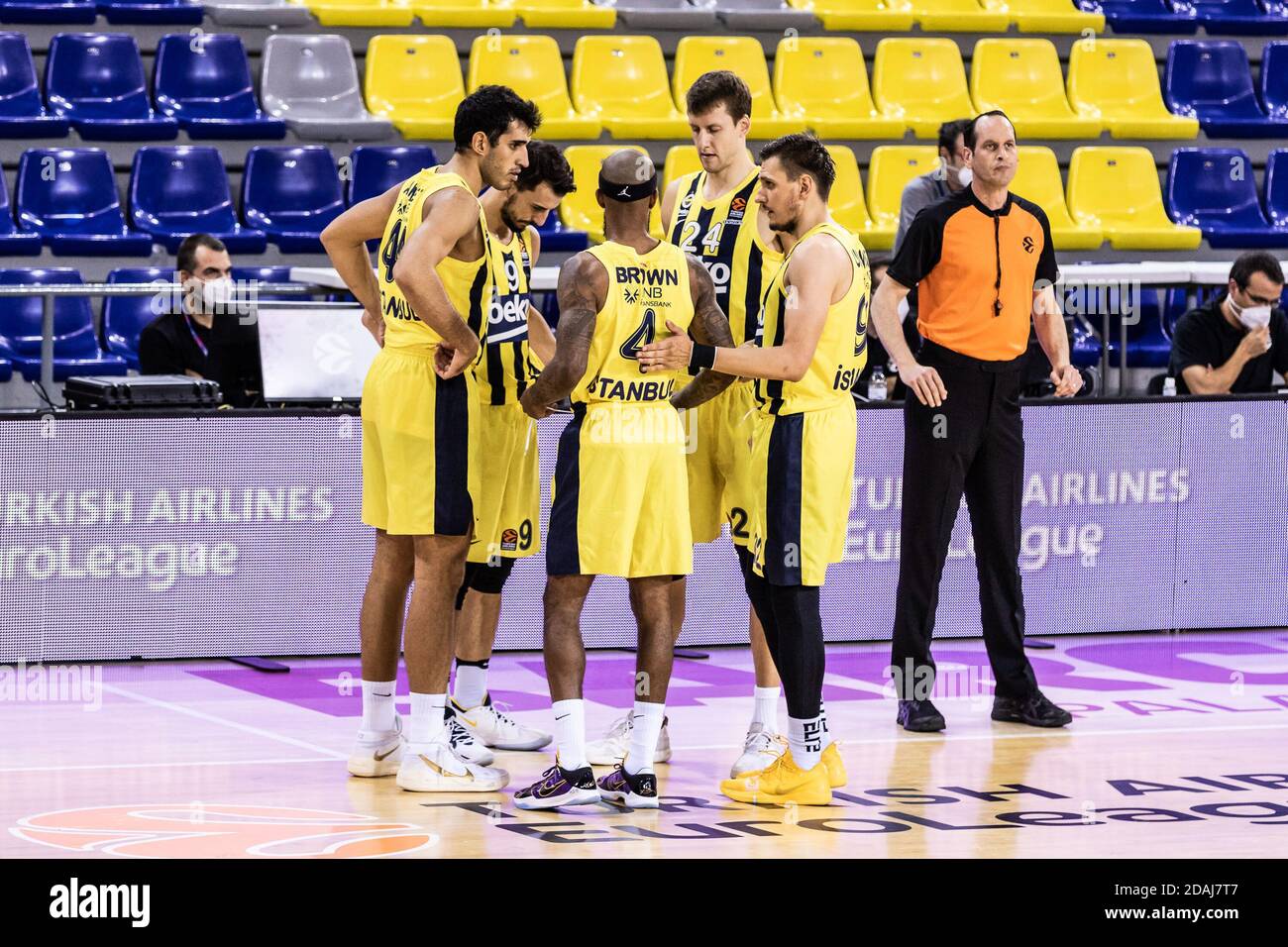 Fenerbahce Beko Istambul Team During The Turkish Airlines Euroleague Basketball Match Between Fc Barcelona And Fenerbahce Beko Lm Stock Photo Alamy