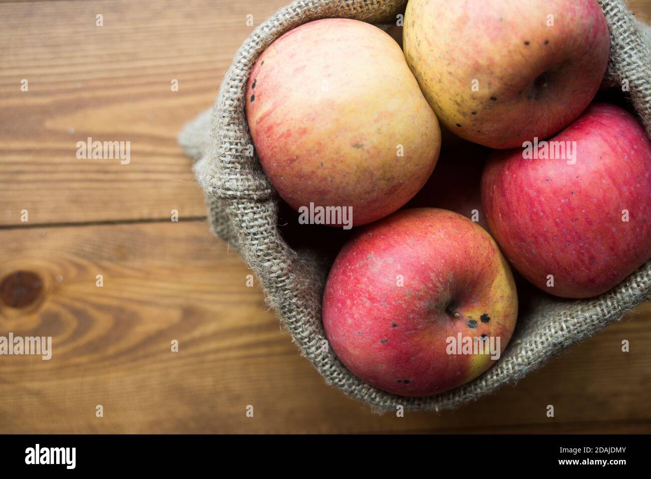 Apples (Fuji) - Mercado Del Pueblo