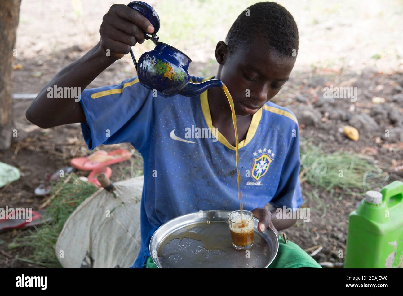 Selingue, Mali, 26th April 2015; Making traditional tea as a break from the mid-day heat. Stock Photo