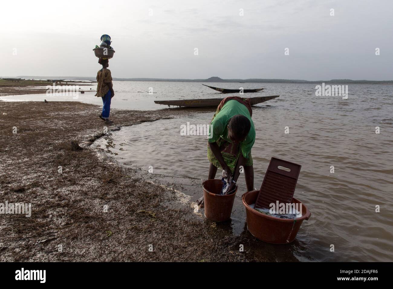 Selingue area, Mali, 27th April 2015; Faraba, Sankarani river, on the banks of the Selingue lake, women washing clothes using traditional soap. Stock Photo
