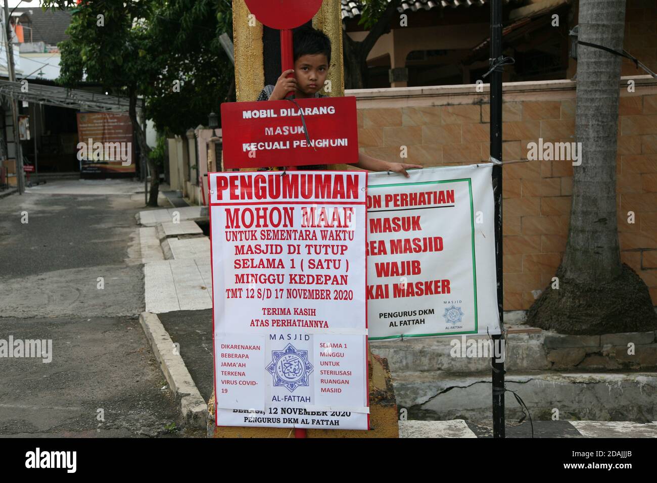 Page 3 Indonesia Mosque Friday Prayers High Resolution Stock Photography And Images Alamy