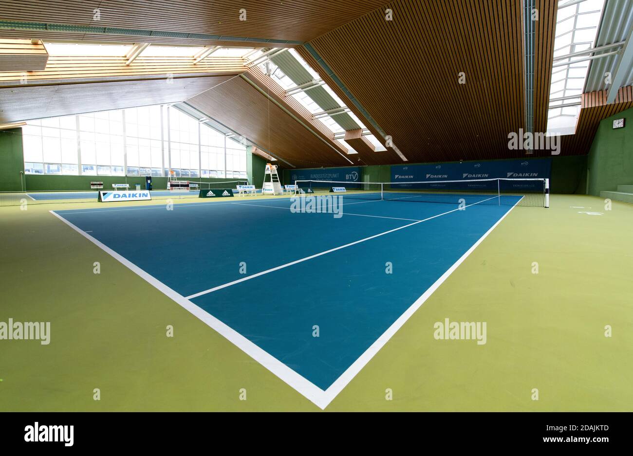 Oberhaching, Germany. 13th Nov, 2020. The tennis hall at the TennisBase is  deserted. Due to the corona crisis, almost all indoor sports facilities  will have to remain closed from 13.11.2020. Only school and professional  sports will remain allowed indoors ...