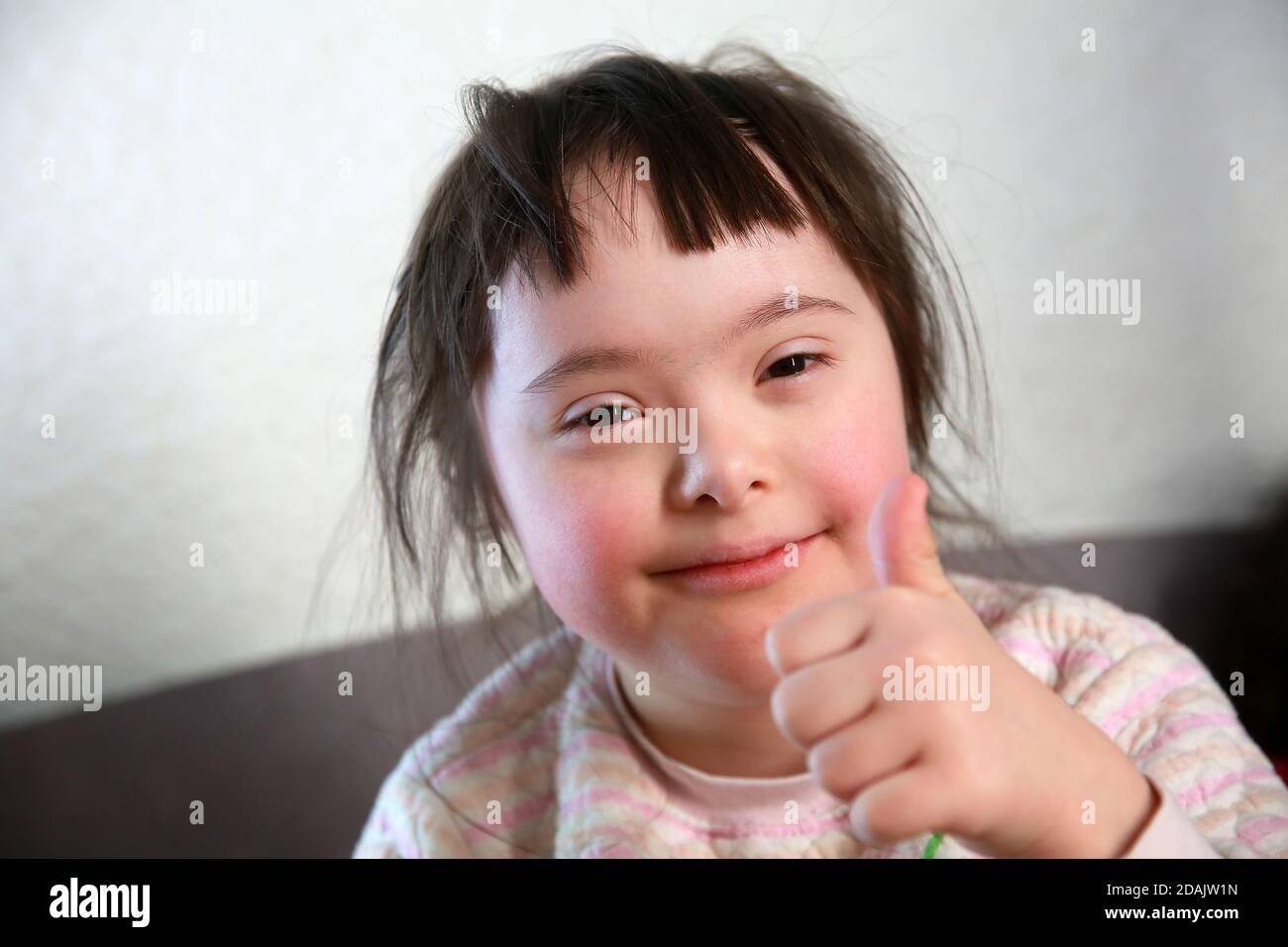 Portrait of little girl smiling Stock Photo - Alamy