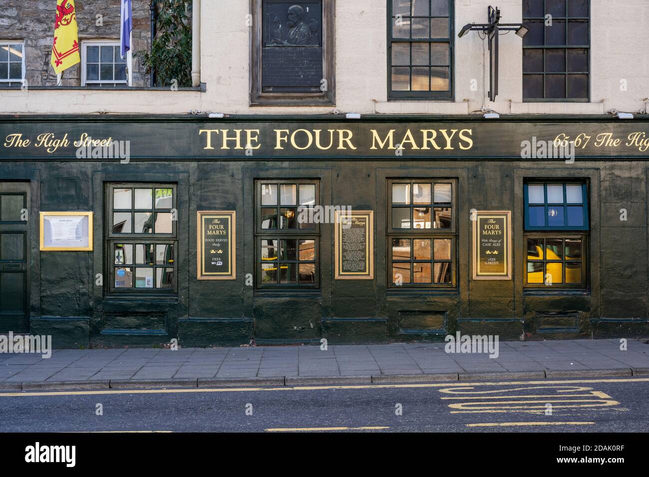 The Four Marys pub on the High Street in historic town of Linlithgow in West Lothian, Scotland, UK Stock Photo