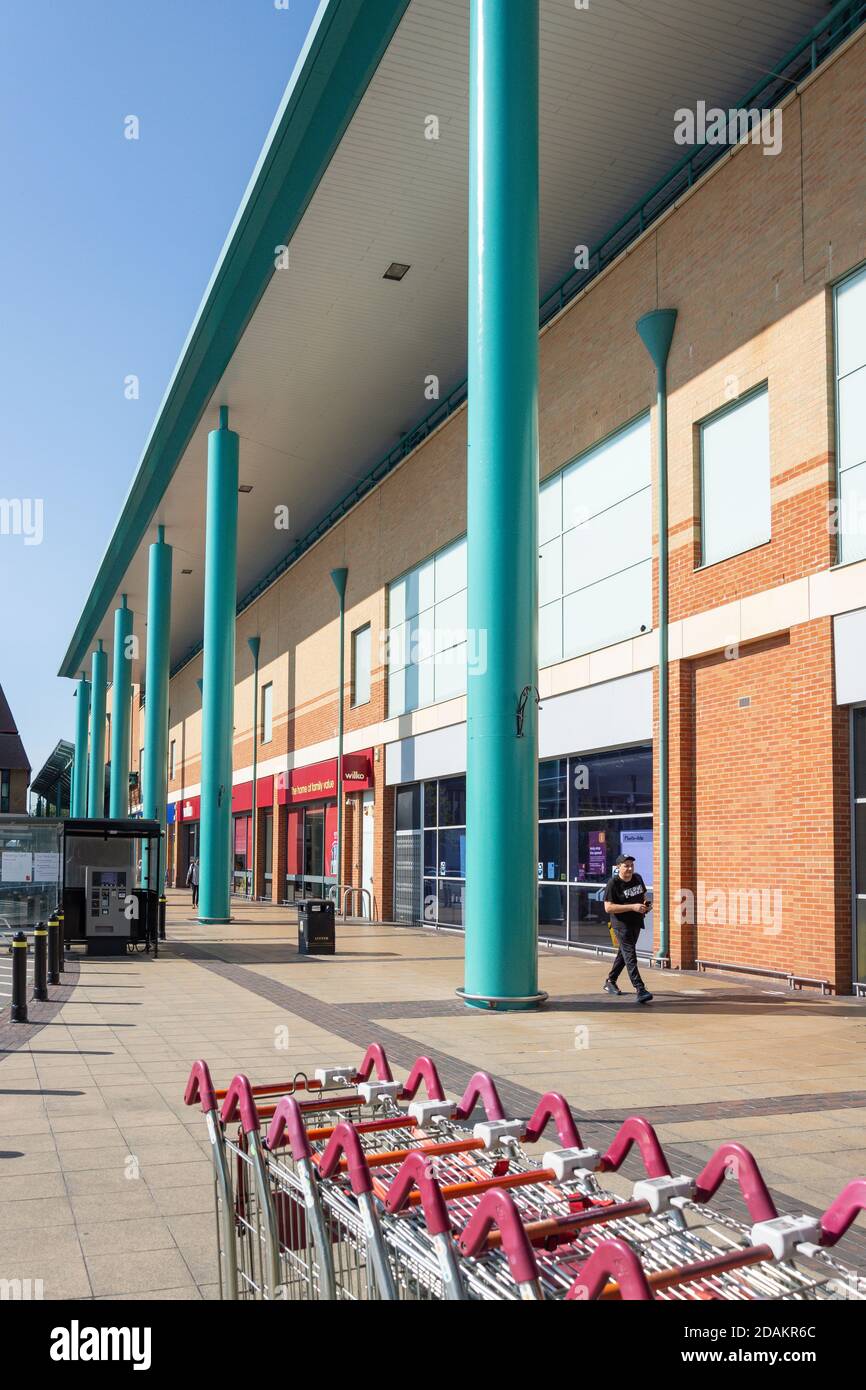 Broadway shopping centre hires stock photography and images Alamy