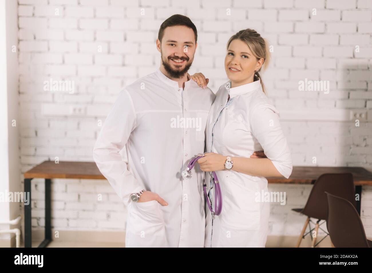 Man woman wearing lab coats hi-res stock photography and images - Alamy