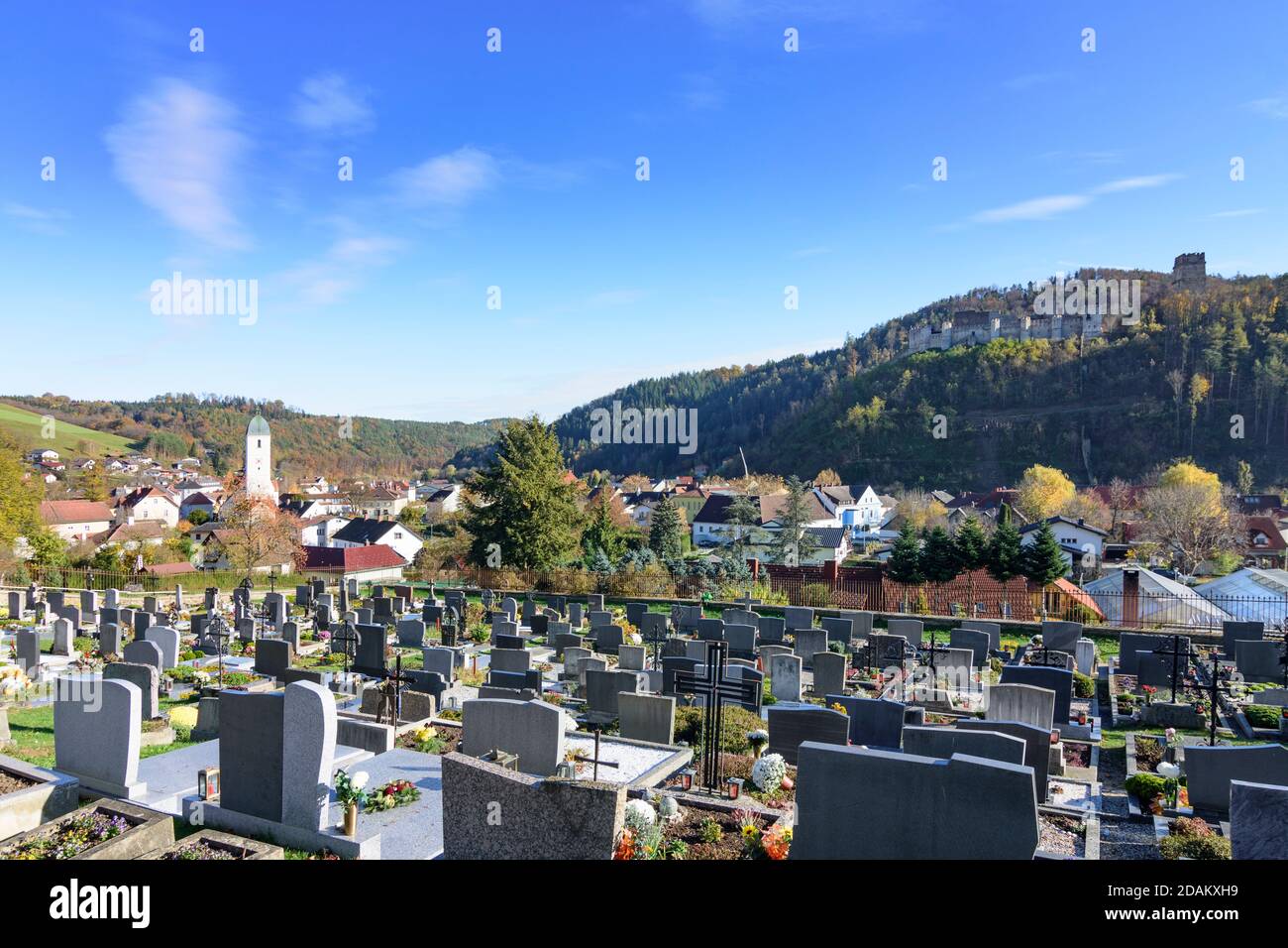 Kirchschlag in der Buckligen Welt: cemetry, view to town with church and Kirchschlag Castle, Wiener Alpen, Alps, Niederösterreich, Lower Austria, Aust Stock Photo