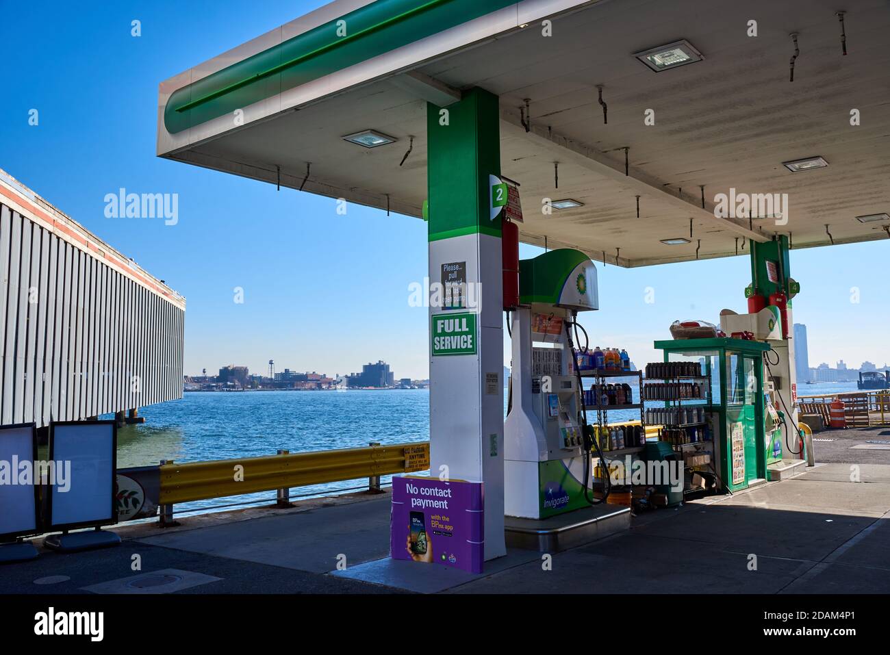 Filling gas station hires stock photography and images Alamy