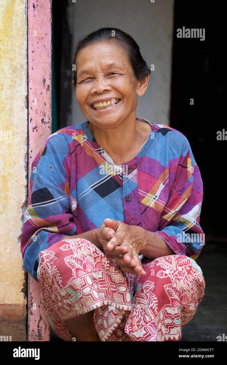 Portrait of an Indonesian woman from Lombok at the door to her home. Lombok, Indonesia Stock Photo
