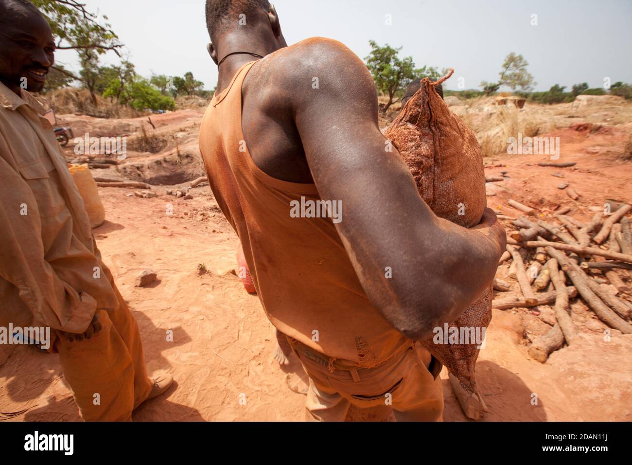 Selingue, Mali, 28th April 2015; Faraba gold mine.  Mamadu Doubia, 22, spent 2 hours 45 minutes mining underground this morning.  The conditions are t Stock Photo