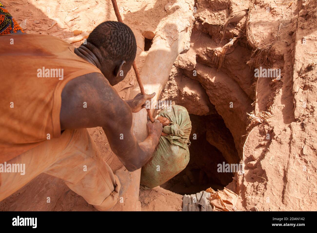 Selingue, Mali, 28th April 2015; Faraba gold mine.  Mamadu Doubia, 22, spent 2 hours 45 minutes mining underground this morning.  The conditions are t Stock Photo