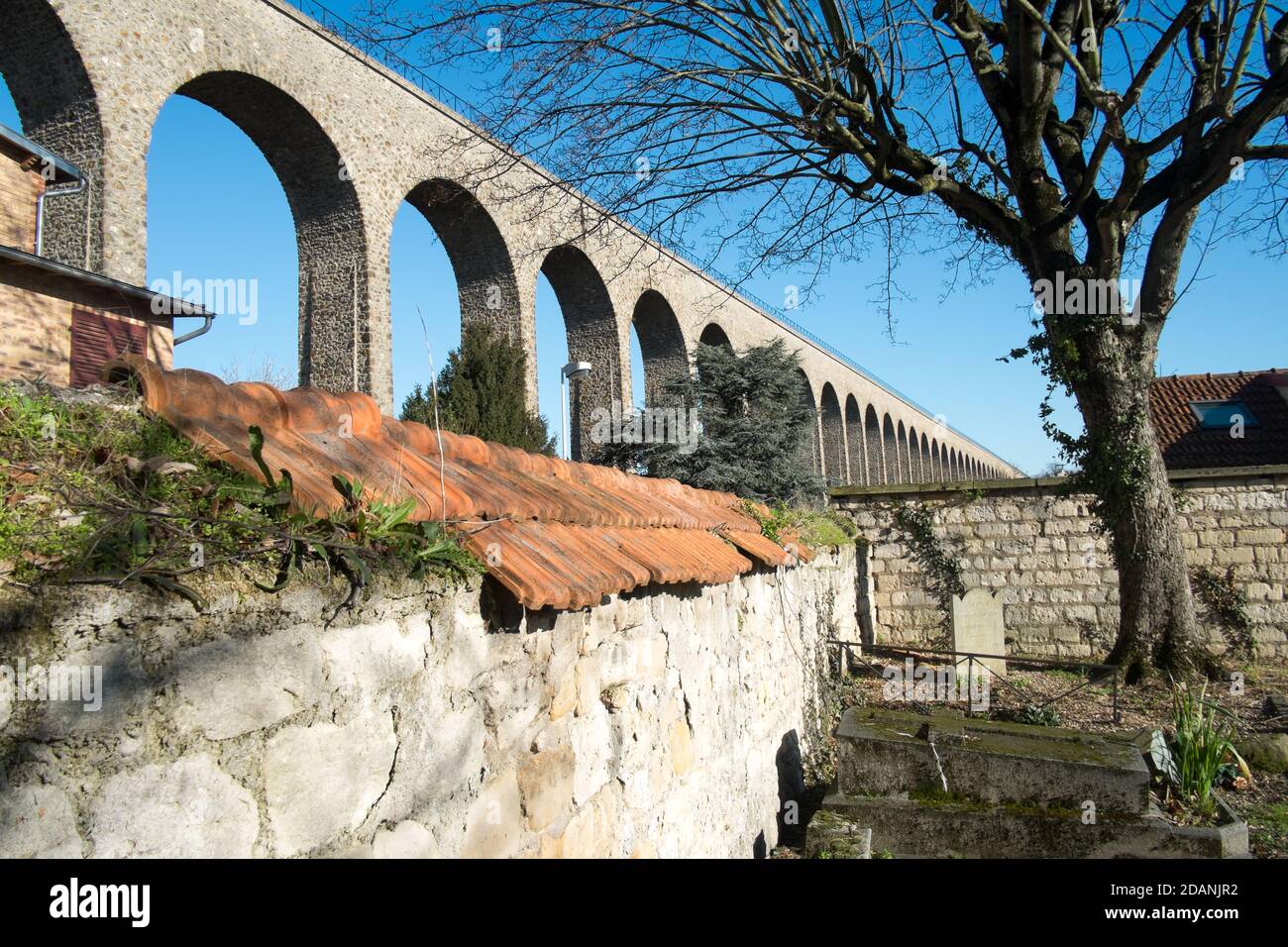 Aquaduct, Cachan Cemetery, Arceuil-Cachan, Paris, France Stock Photo