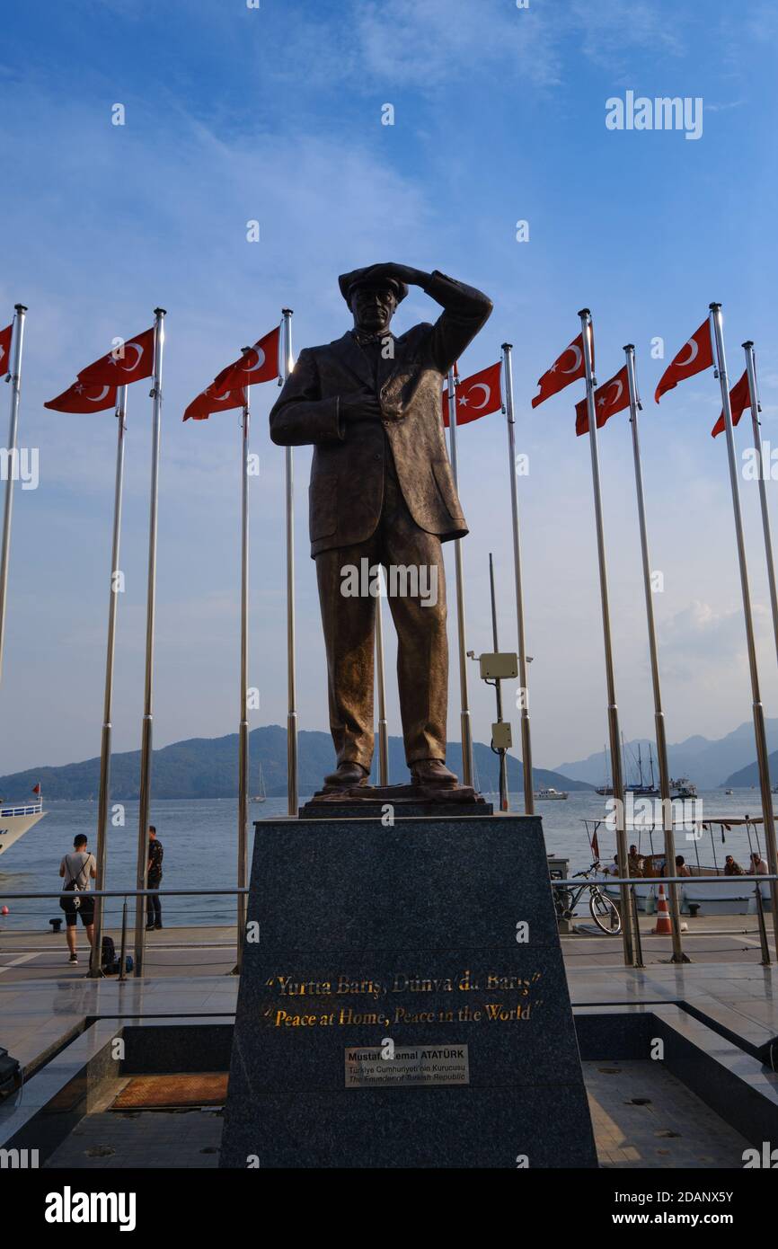 Statue of Kemal Ataturk in Marmaris, Turkey Stock Photo Alamy