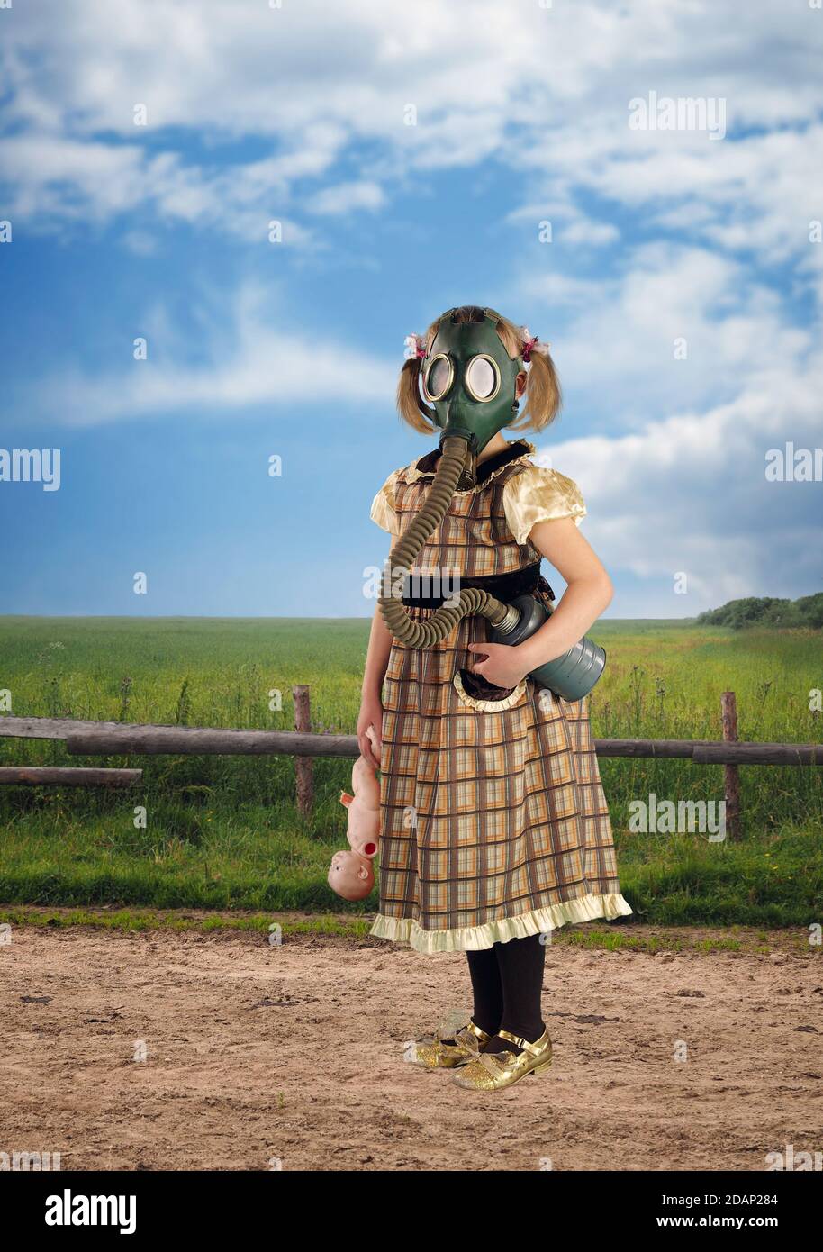 Respirator gas mask child hi-res stock photography and images - Alamy