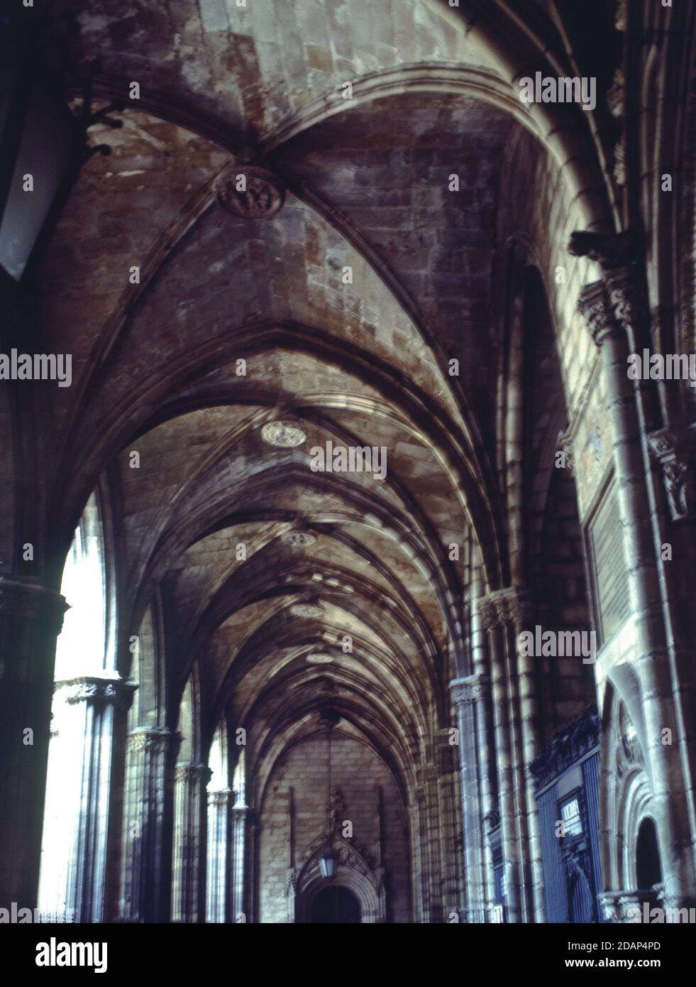 Claustro de la catedral de barcelona hi-res stock photography and ...